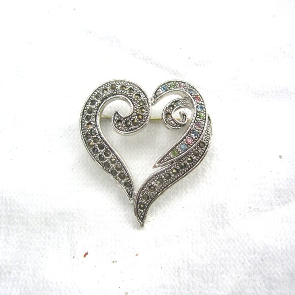 VTG SILVERTONE HEAR SHAPED BROOCH W/GREENISH GRAY CRYSTALS - Picture 1 of 3